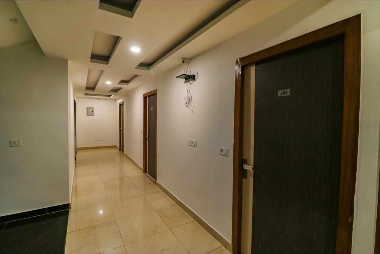 Hotel Fabexpress Dolphin International Near Delhi Airport Nueva Delhi Exterior foto